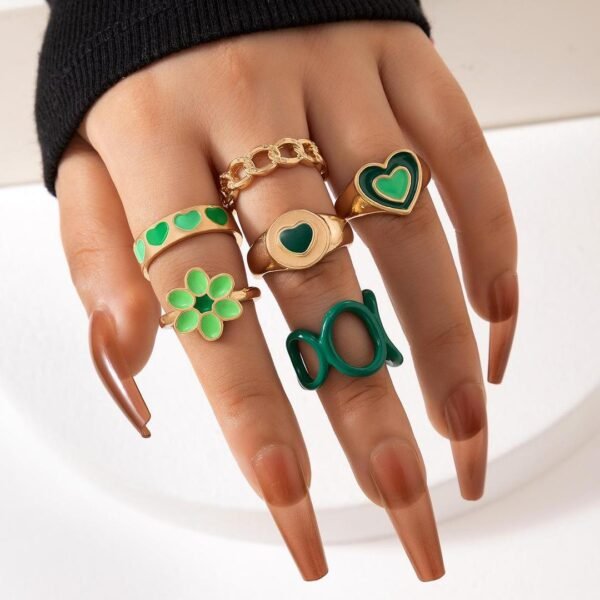 6 Pcs Set of Alloy Gold Rings With White Daisy Flower Finger Ring