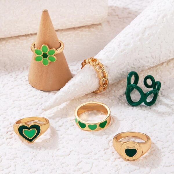 6 Pcs Set of Alloy Gold Rings With White Daisy Flower Finger Ring