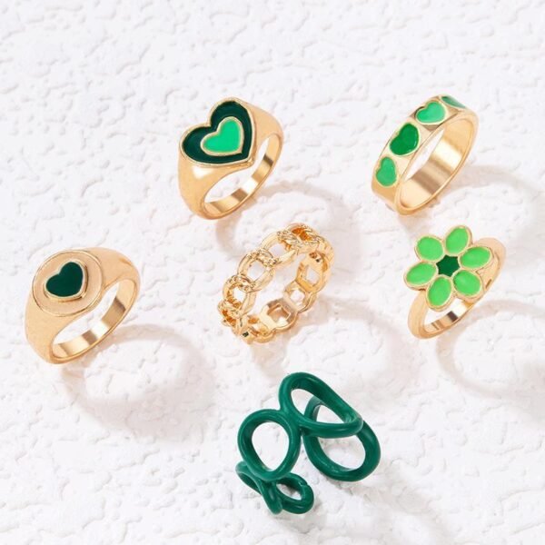 6 Pcs Set of Alloy Gold Rings With White Daisy Flower Finger Ring